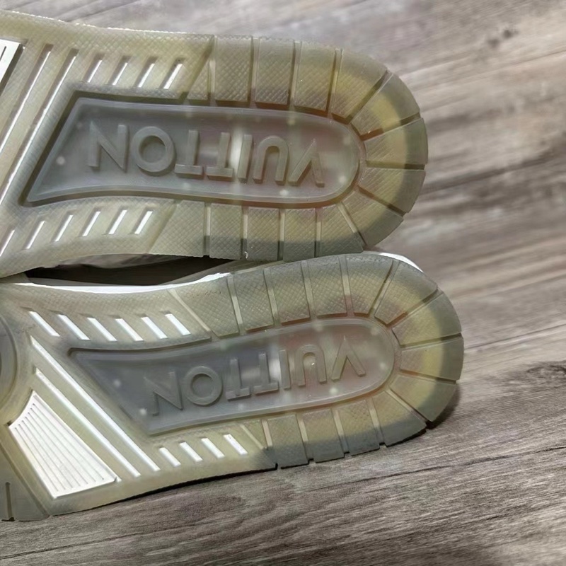 Louis Vuitton路易威登 trainer 灰白 灰色 Uk7碼，41碼-7