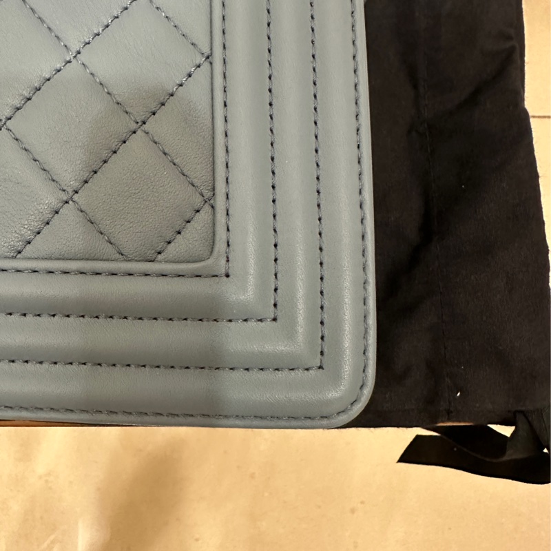 ꧁ Chanel 🖤COCO boy手提/肩背斜背包🤍灰藍色🩵 ꧂-5