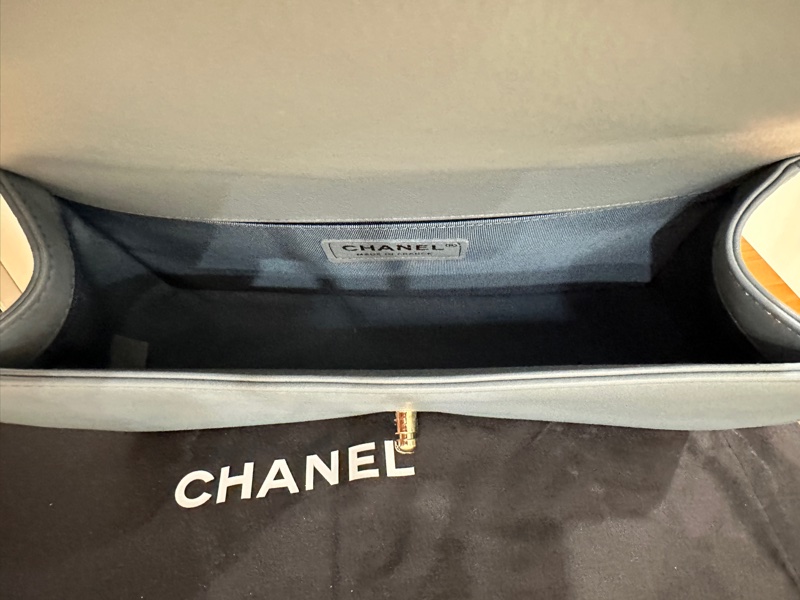 ꧁ Chanel 🖤COCO boy手提/肩背斜背包🤍灰藍色🩵 ꧂-9