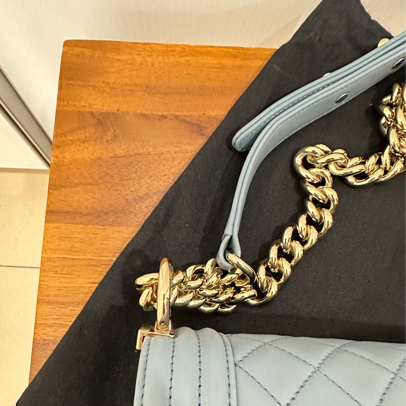 ꧁ Chanel 🖤COCO boy手提/肩背斜背包🤍灰藍色🩵 ꧂-11