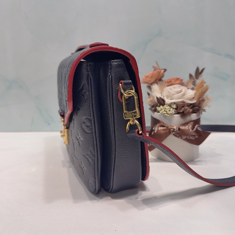 LV POCHETTE MÉTIS藍色牛皮壓紋郵差包-2