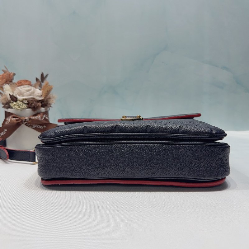 LV POCHETTE MÉTIS藍色牛皮壓紋郵差包-5