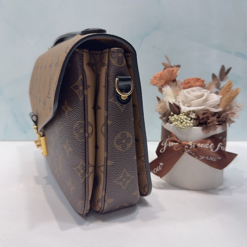 LV Pochette Metis拼色郵差包-2