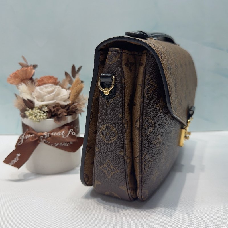 LV Pochette Metis拼色郵差包-3