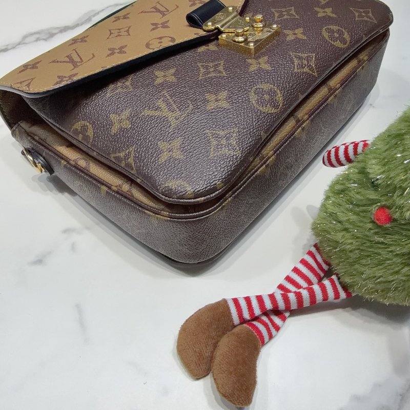 LV Pochette Metis兩色郵差包-7