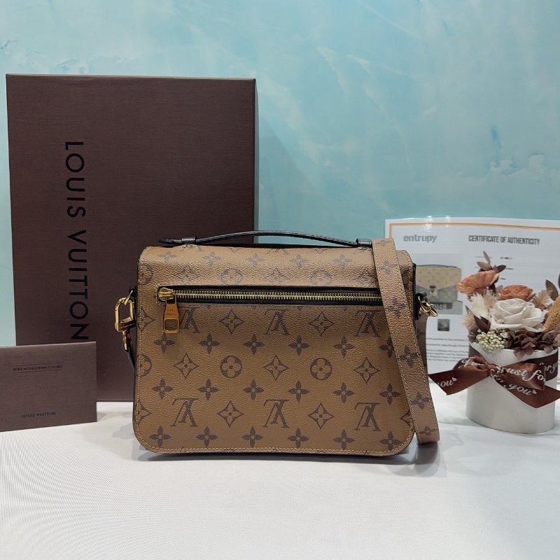 LV POCHETTE MÉTIS雙色郵差包-1