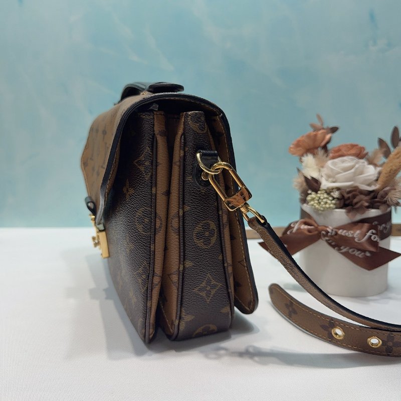 LV POCHETTE MÉTIS雙色郵差包-2