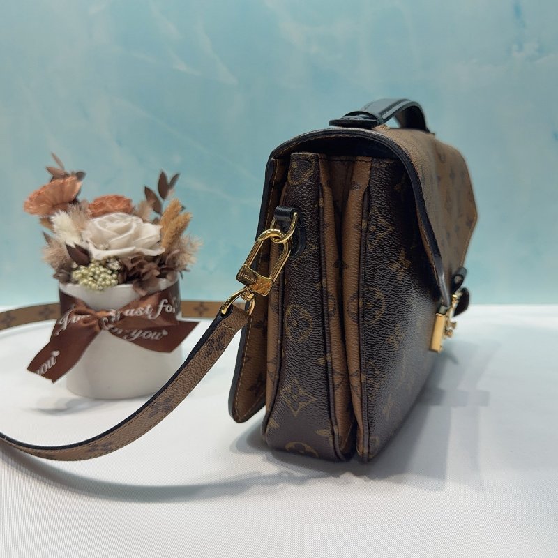 LV POCHETTE MÉTIS雙色郵差包-3