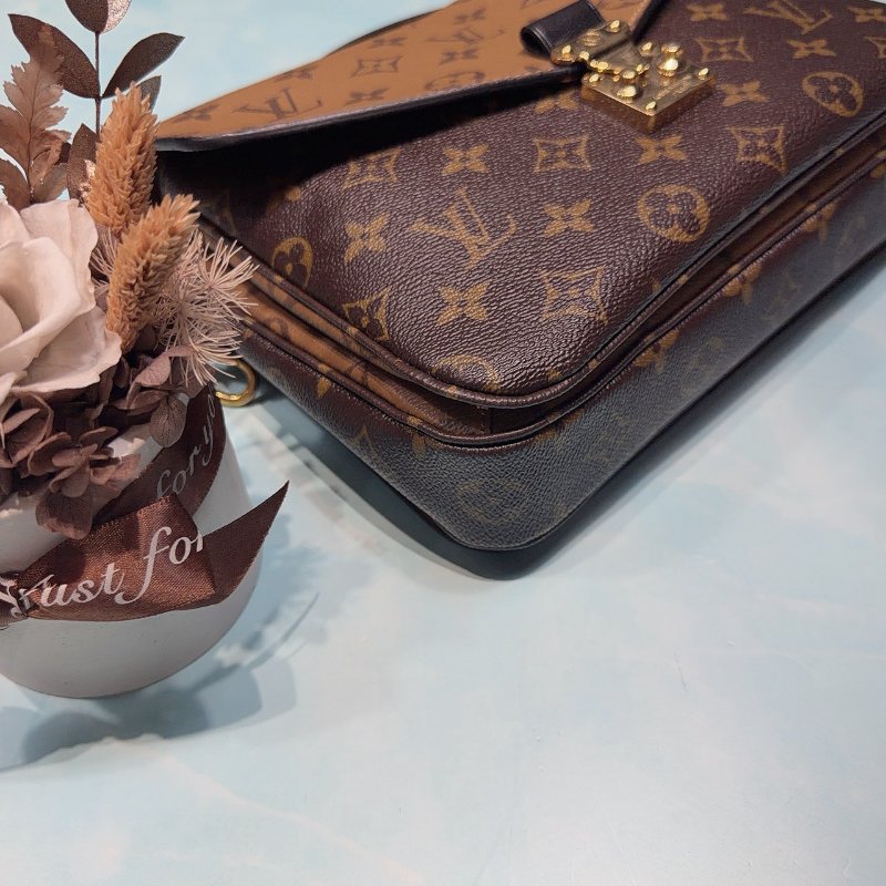 LV POCHETTE MÉTIS雙色郵差包-7