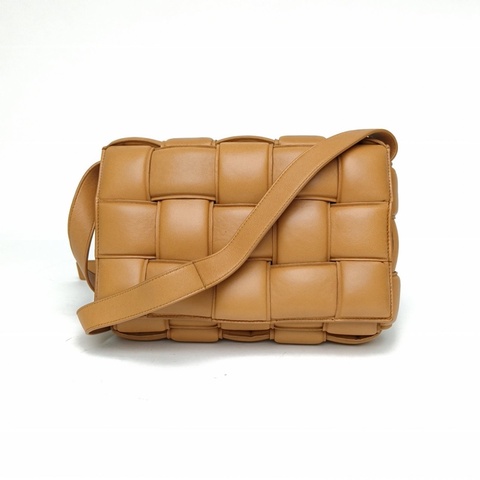 BOTTEGA VENETA CassettePadded加襯中號26棕色羊皮肩背包