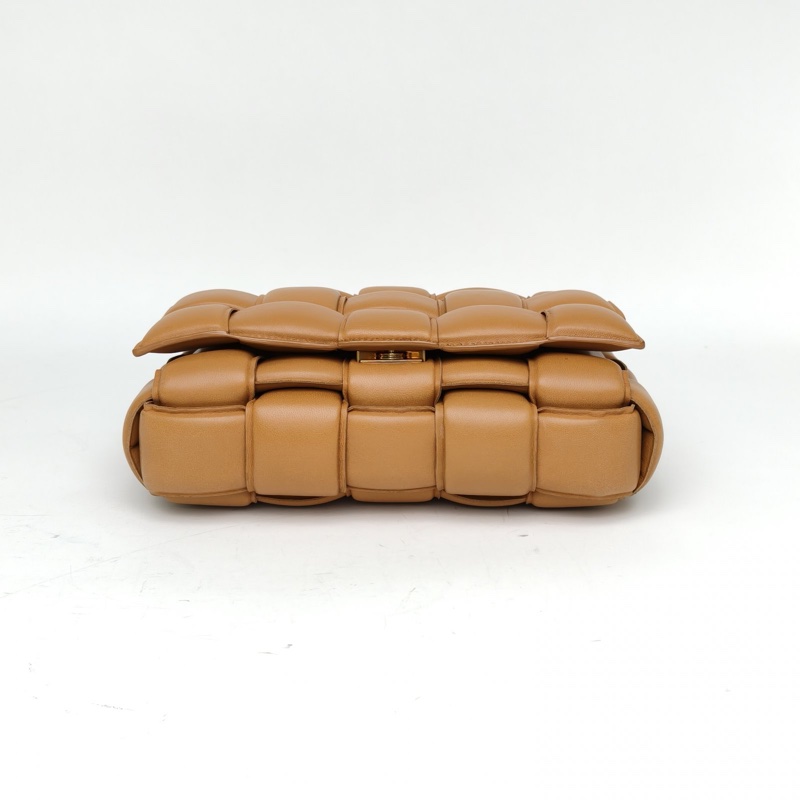 BOTTEGA VENETA CassettePadded加襯中號26棕色羊皮肩背包-3