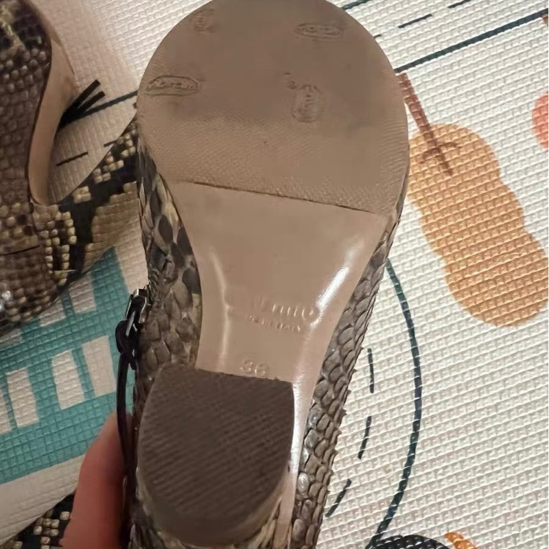 miumiu蛇皮靴子36碼-1