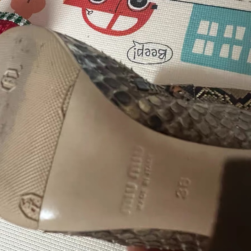 miumiu蛇皮靴子36碼-5