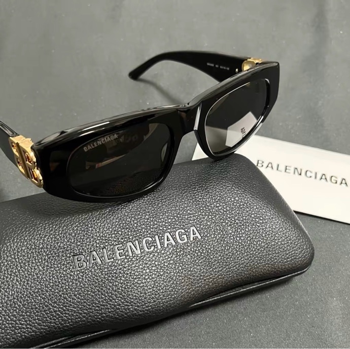 Balenciaga 男女同款 Dynasty D型框太陽鏡53 均碼碼橋寬: 1.9cm; 鏡腿長: 13.5cm; 鏡片直徑: 5.3cm-4