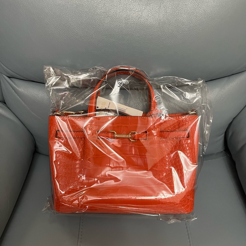 Michael Kors (MK)的 Carson 系列小號鱷魚壓紋手提包-1