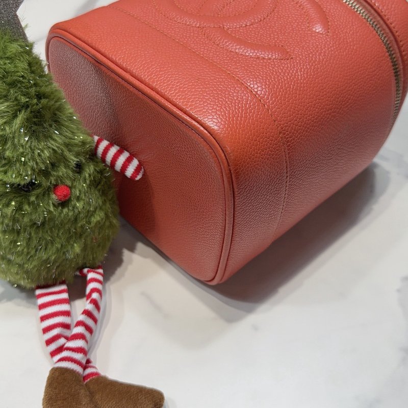 CHANEL 粉橘魚子醬手提化妝包-8