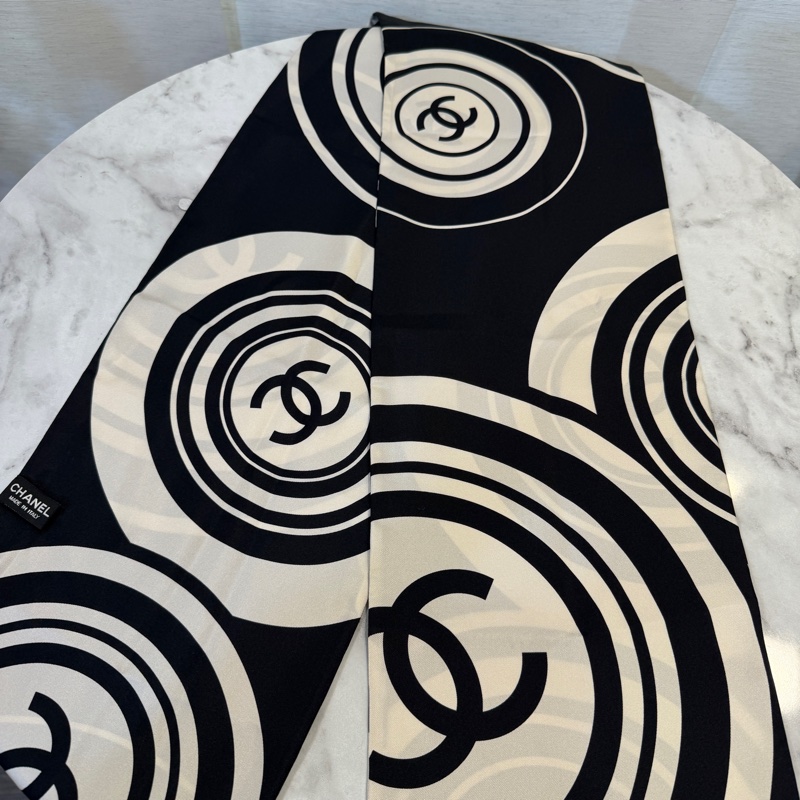 Chanel 黑白寬版絲巾-0