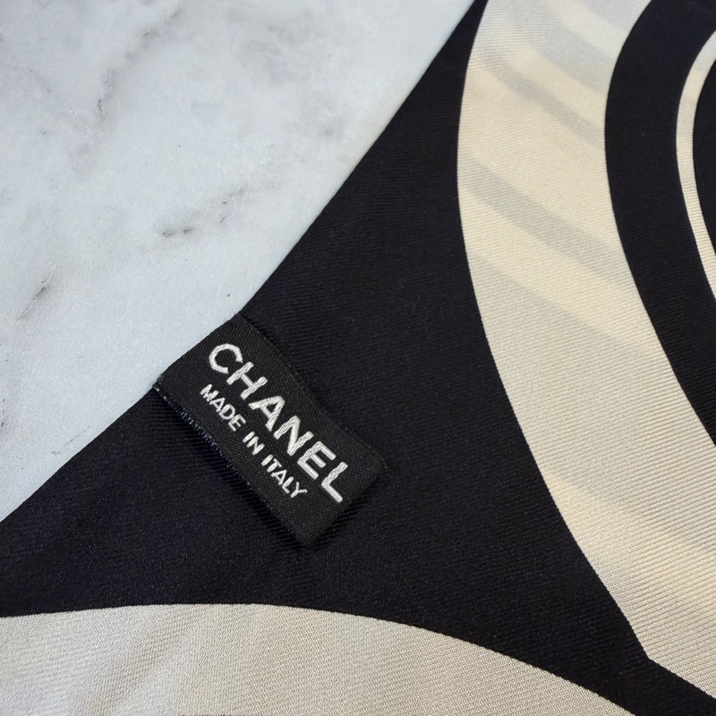 Chanel 黑白寬版絲巾-1