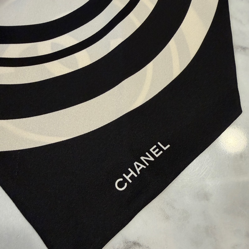 Chanel 黑白寬版絲巾-3