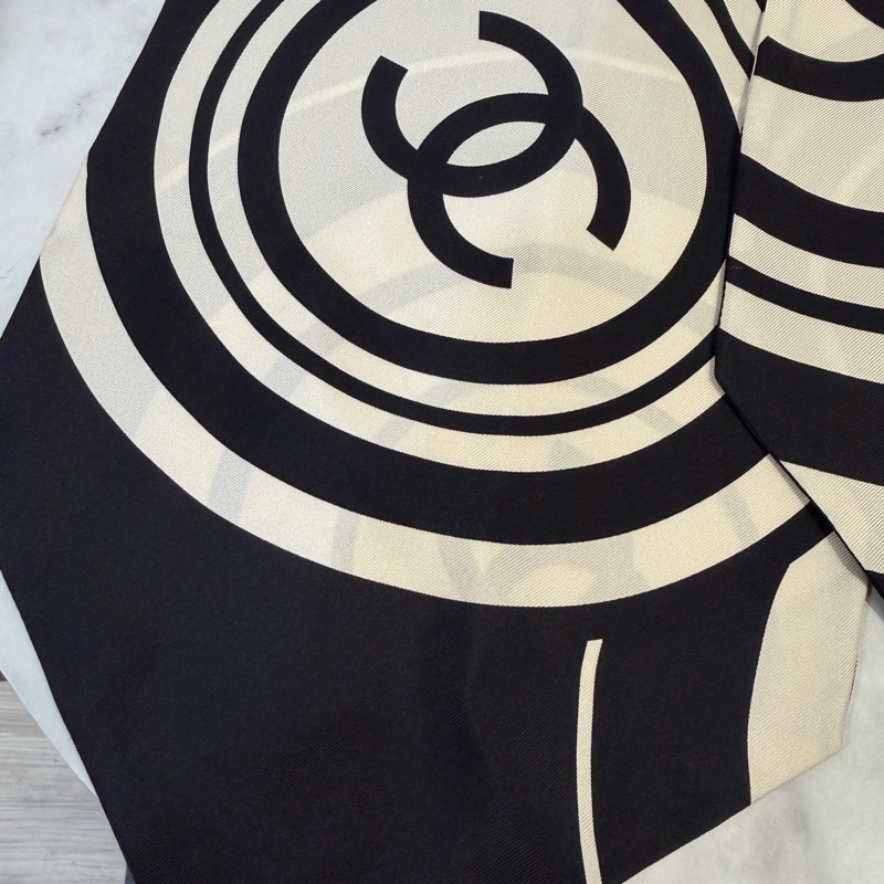 Chanel 黑白寬版絲巾-4