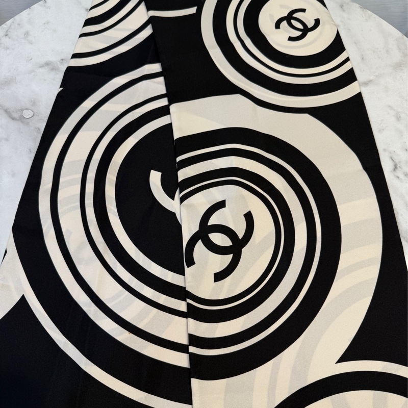 Chanel 黑白寬版絲巾-6