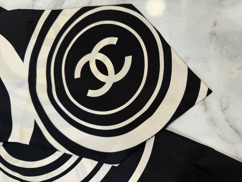 Chanel 黑白寬版絲巾-7