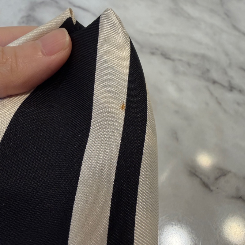 Chanel 黑白寬版絲巾-8