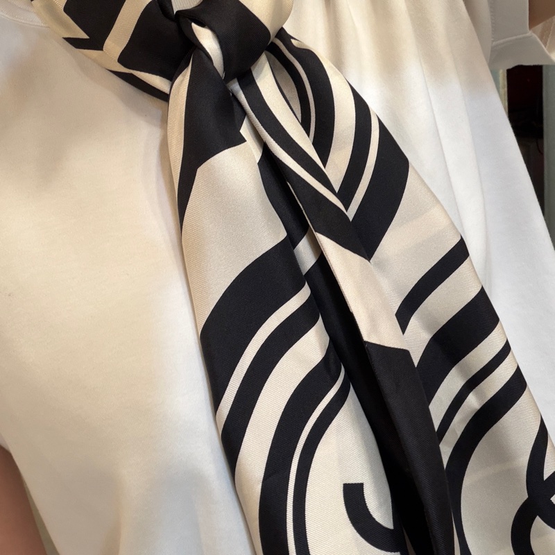 Chanel 黑白寬版絲巾-12