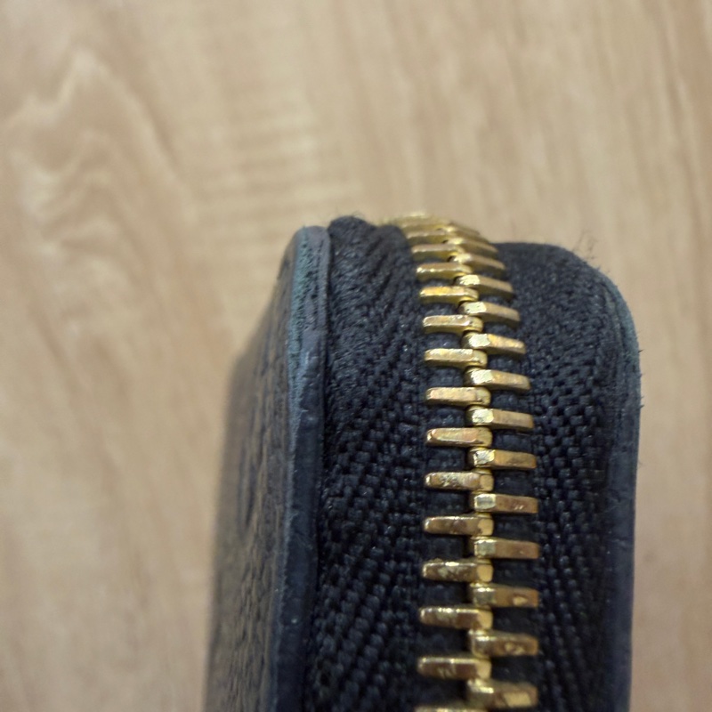 LV 黑牛皮壓紋金釦Clemence 8卡拉鏈長夾M60171-2