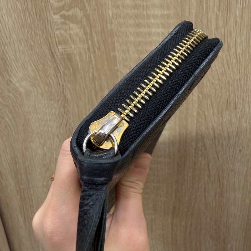 LV 黑牛皮壓紋金釦Clemence 8卡拉鏈長夾M60171-6