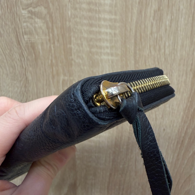 LV 黑牛皮壓紋金釦Clemence 8卡拉鏈長夾M60171-7