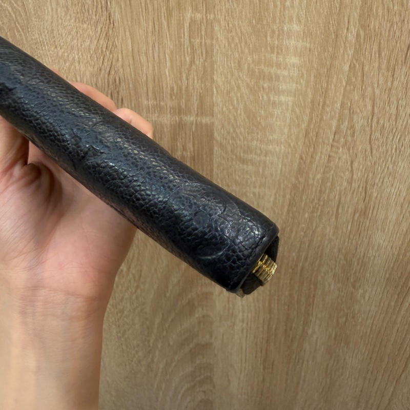 LV 黑牛皮壓紋金釦Clemence 8卡拉鏈長夾M60171-12