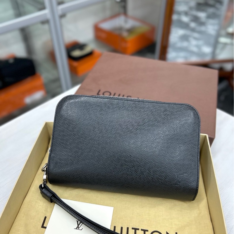 【附件塵袋、盒】 LV 黑銀牛皮手拿包-0