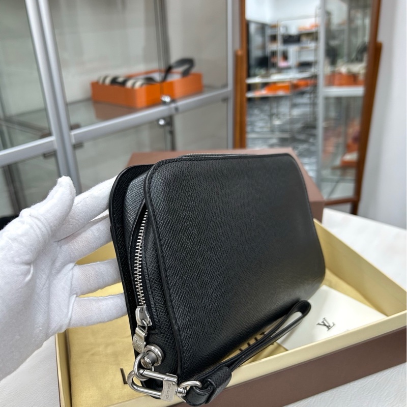 【附件塵袋、盒】 LV 黑銀牛皮手拿包-2