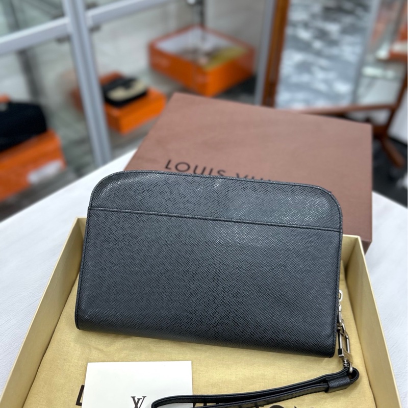 【附件塵袋、盒】 LV 黑銀牛皮手拿包-3