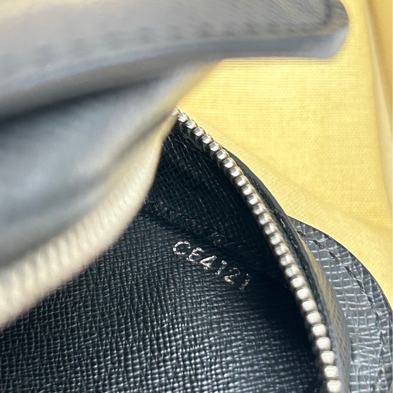 【附件塵袋、盒】 LV 黑銀牛皮手拿包-8