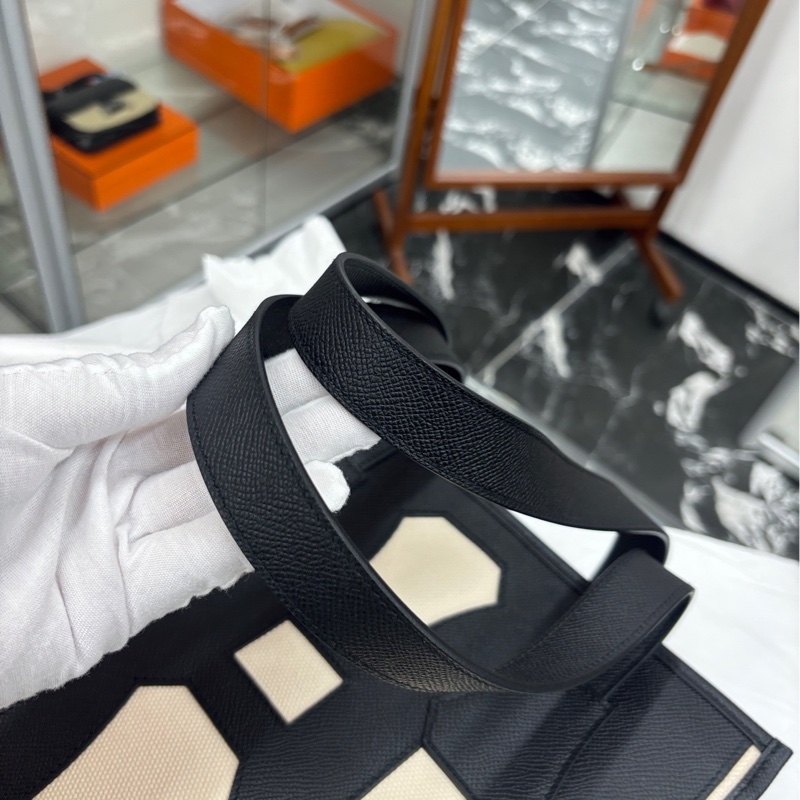 【閒置】 Hermes 黑白熊貓色 Petit H 帆布拼皮托特包-2