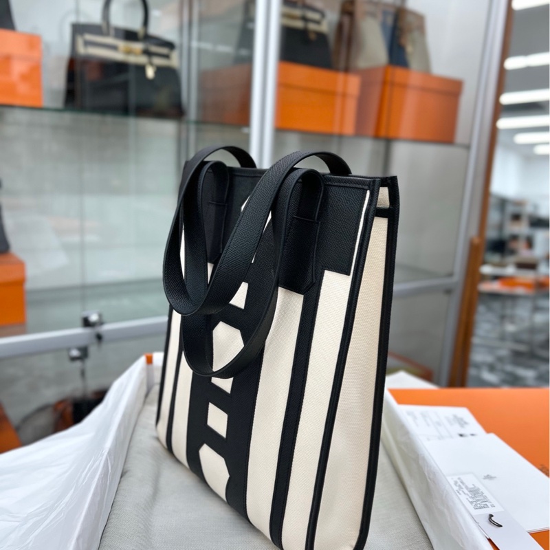 【閒置】 Hermes 黑白熊貓色 Petit H 帆布拼皮托特包-3