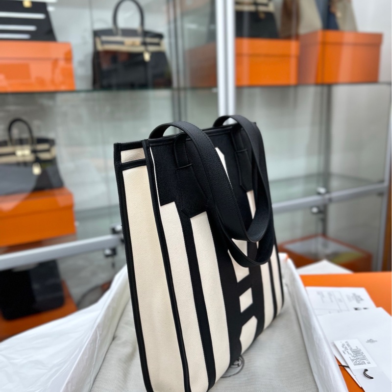 【閒置】 Hermes 黑白熊貓色 Petit H 帆布拼皮托特包-4