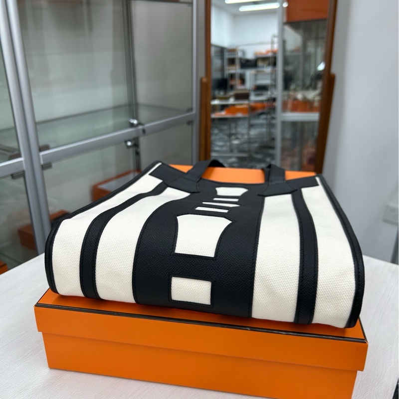 【閒置】 Hermes 黑白熊貓色 Petit H 帆布拼皮托特包-6