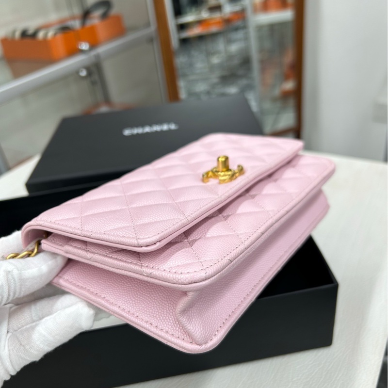 【99新】 Chanel 24S芯片 櫻花粉荔枝牛皮 旋轉扣woc 斜挎包 單肩包-2