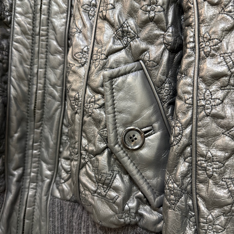 LV 鐵灰羊皮Logo下擺羊毛拉鏈夾克外套649416-6