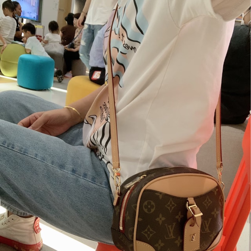 lv 絕版相機包-6