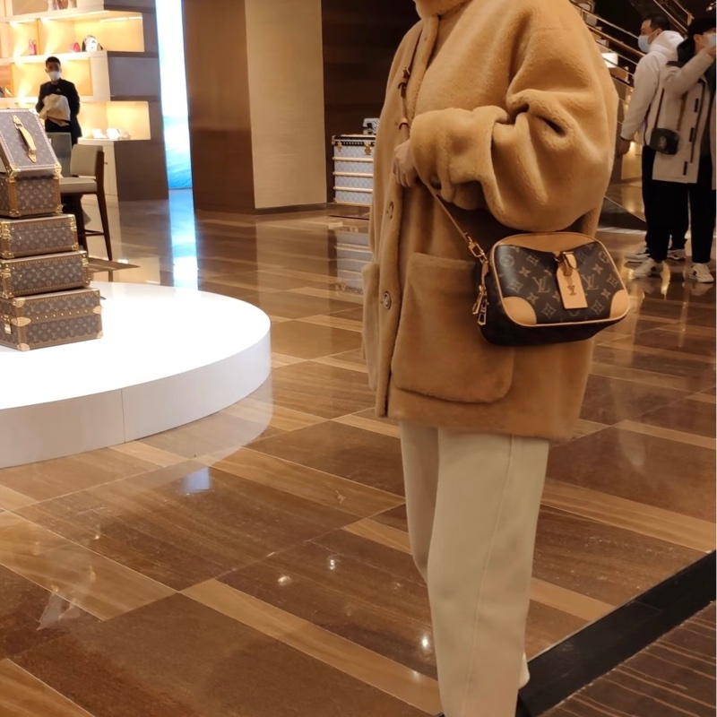 lv 絕版相機包-7