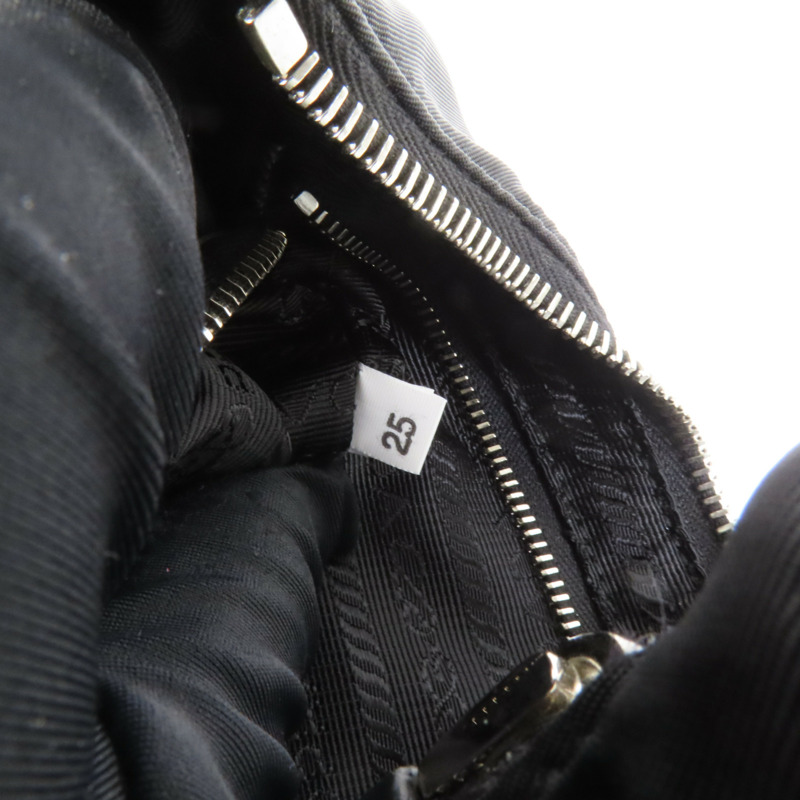 PRADA 尼龍Re-Edition 2005銀扣手挽袋-9