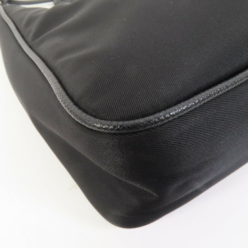 PRADA 尼龍Re-Edition 2005銀扣手挽袋-13