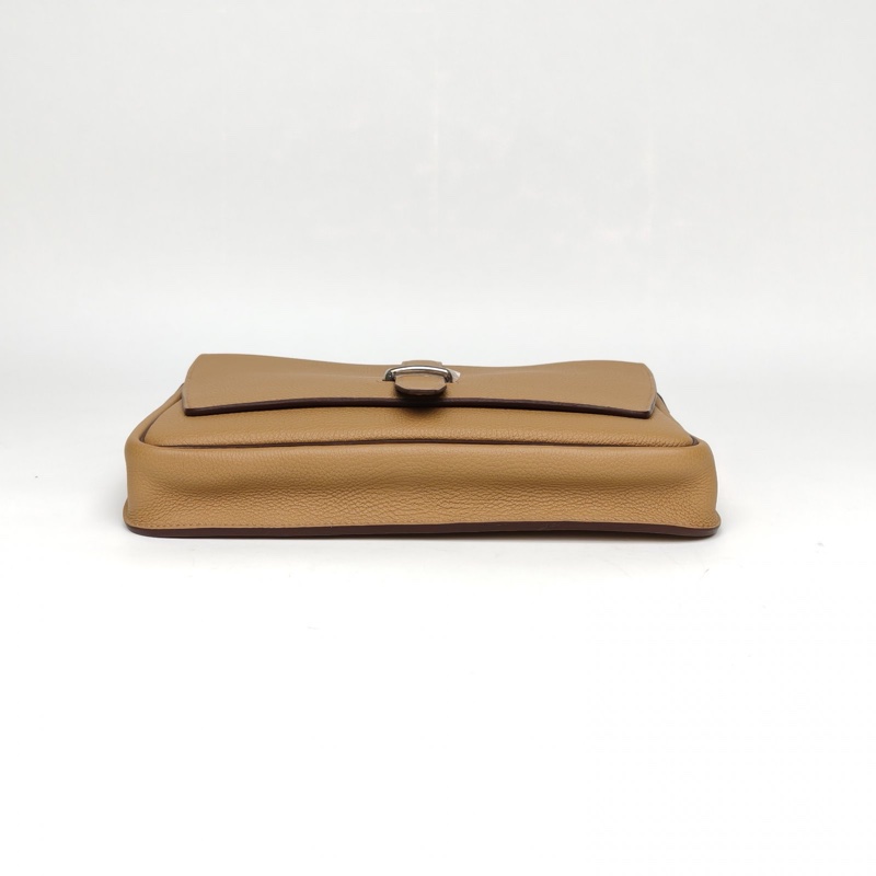 HERMES SteveLightJunior信差包4B新餅乾色Togo皮Z刻銀扣肩背包-3