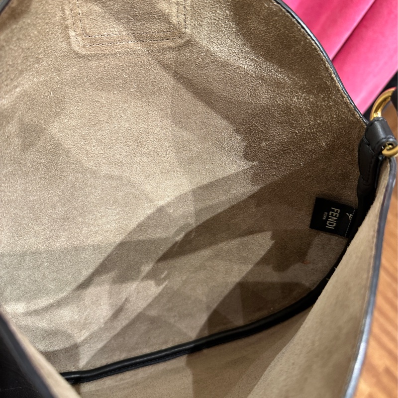 Fendi 可頌 法式隨性Hobo 包Croissant Bag M號近全新-12