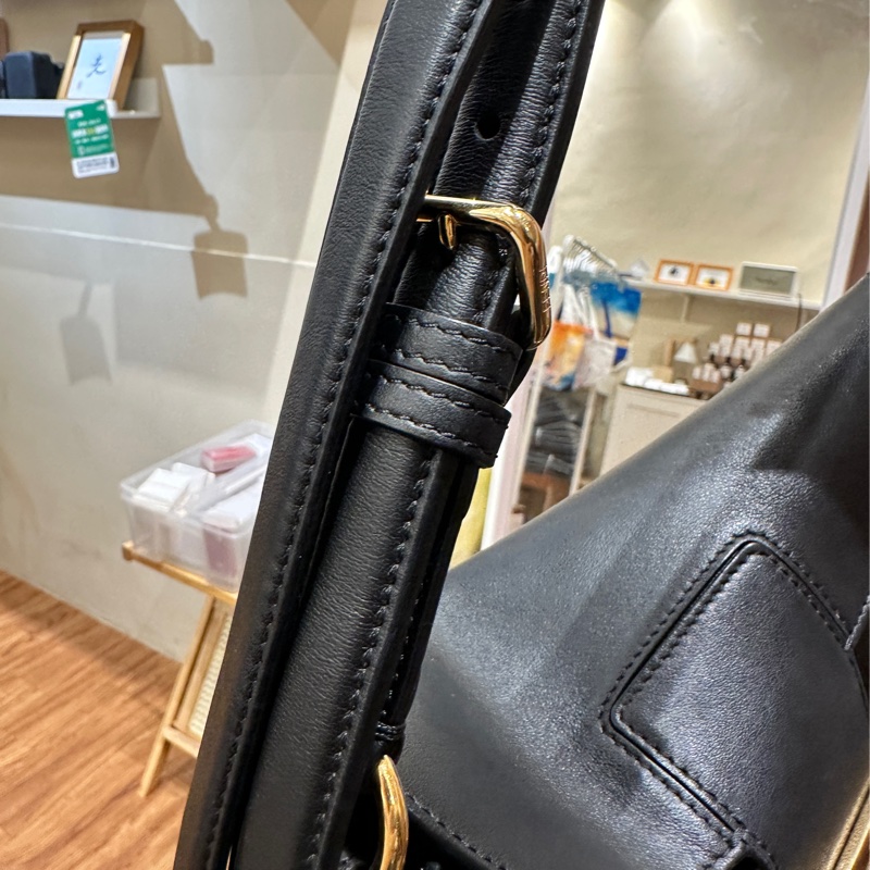 Fendi 可頌 法式隨性Hobo 包Croissant Bag M號近全新-19