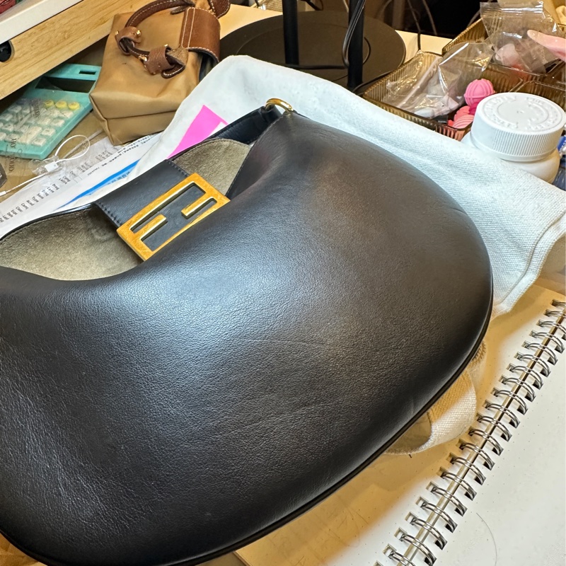 Fendi 可頌 法式隨性Hobo 包Croissant Bag M號近全新-21